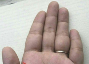 掌纹的镜像，伦理的迷局：克隆人技术突破引发社会广泛关注和争议