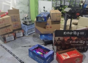 浦东警方收缴非法烟花爆竹千余箱，农宅、烟糖店成存储交易点